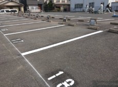 駐車場ライン引き直し工事