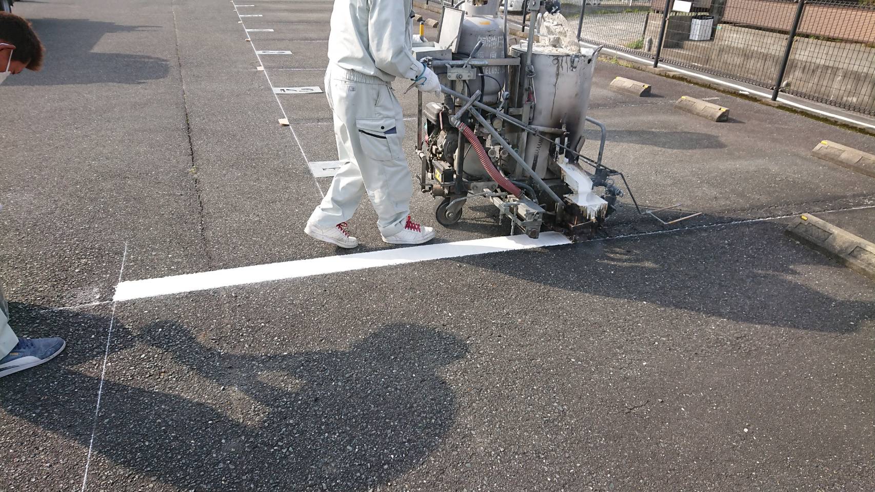 駐車場ライン引き直し工事 工程1